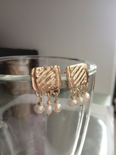 Unusual Pearl Gold Stud Dangles