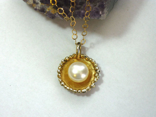 Gold Chain Necklace with Single Pearl.