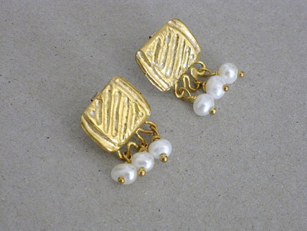 Unusual Pearl Gold Stud Dangles